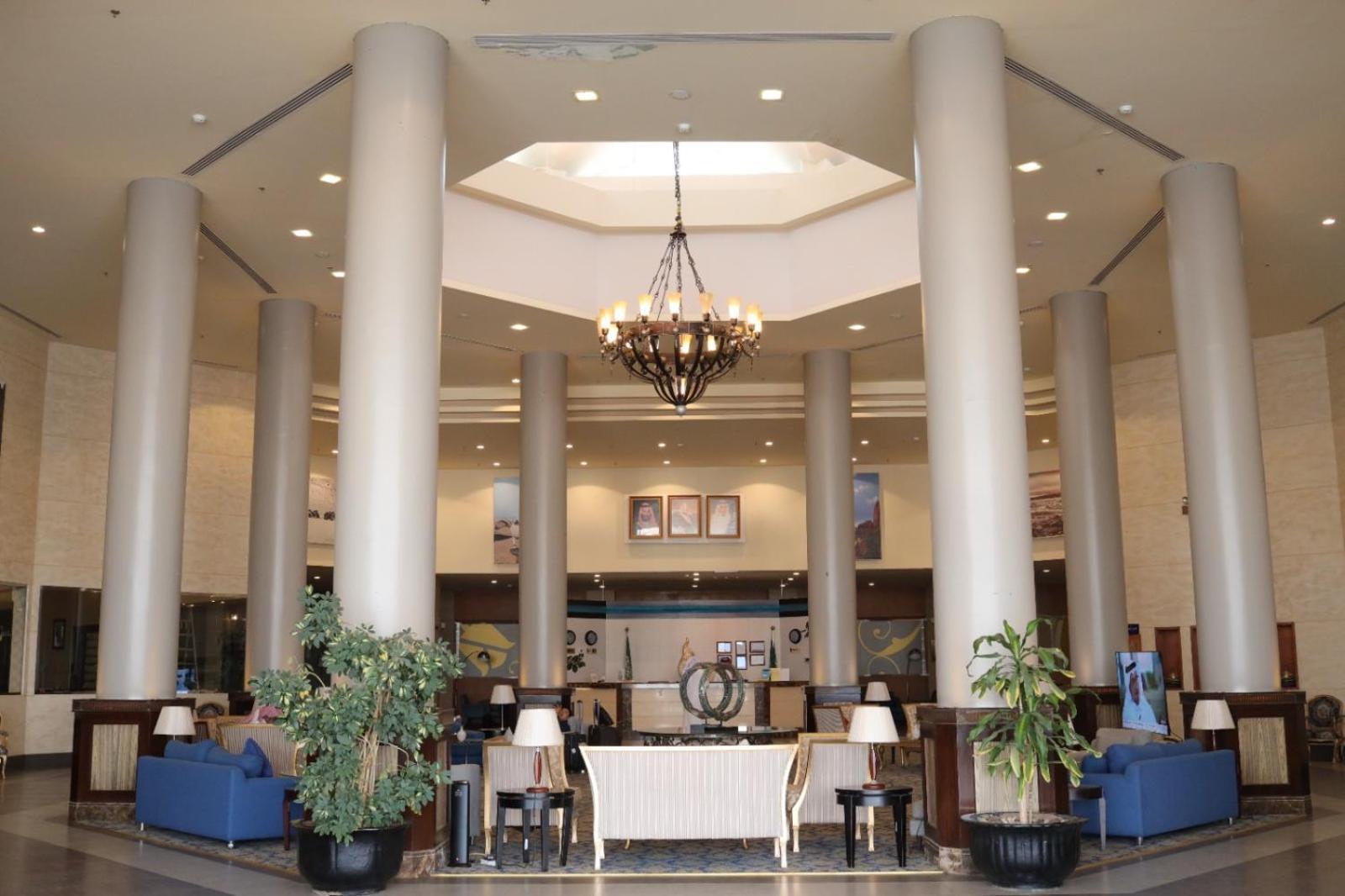 Golden Tulip Hail Exterior photo
